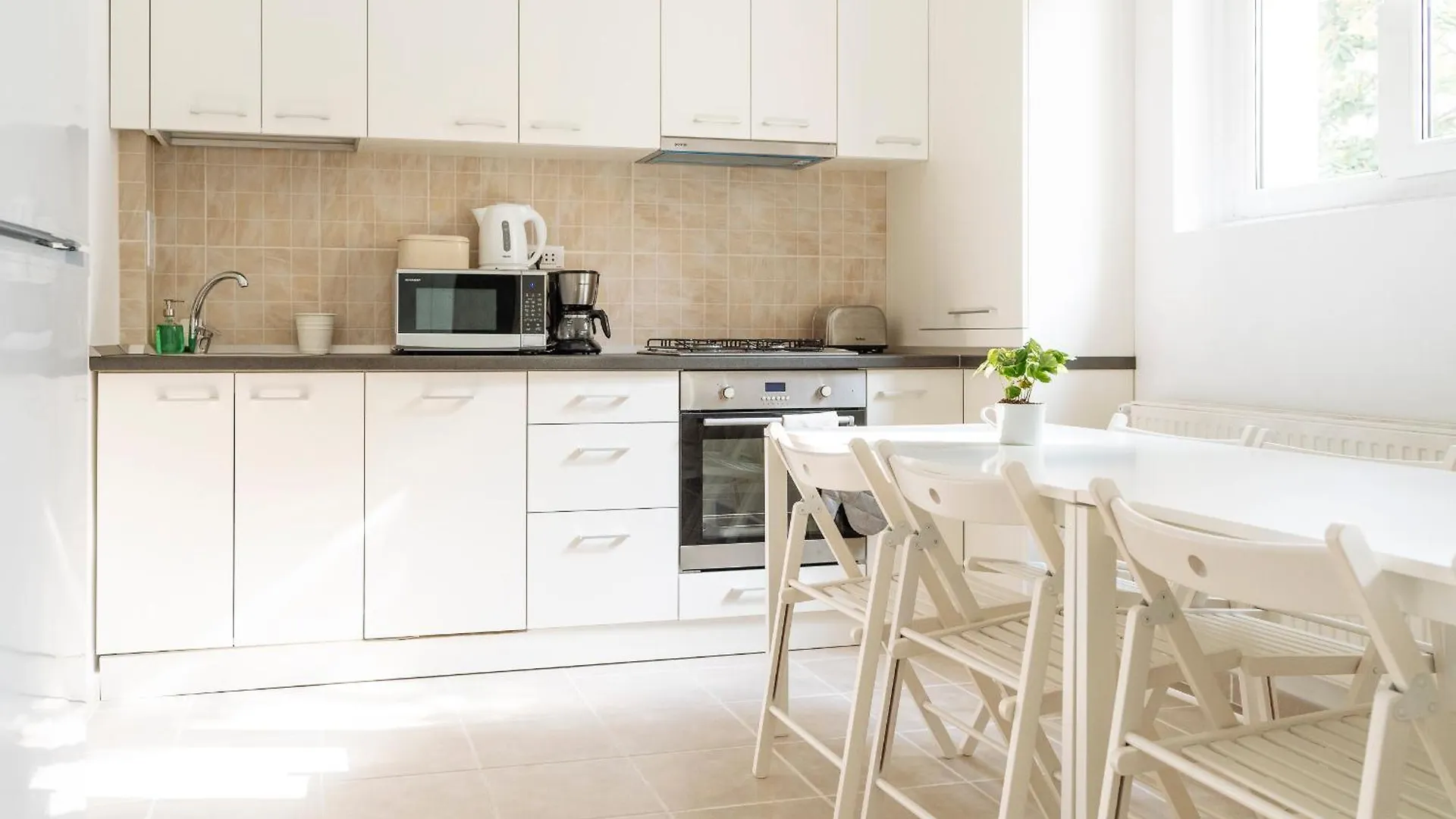 Spacious & Quiet - City Center - 2Br Apartment Bucharest