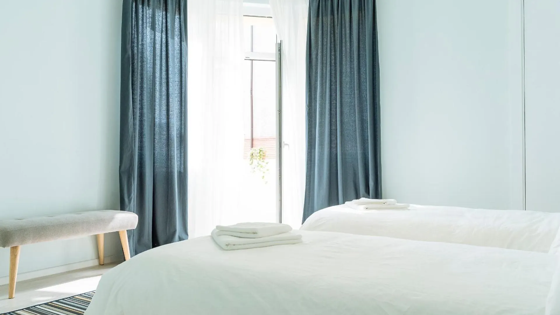 Spacious & Quiet - City Center - 2Br Apartment Bucharest