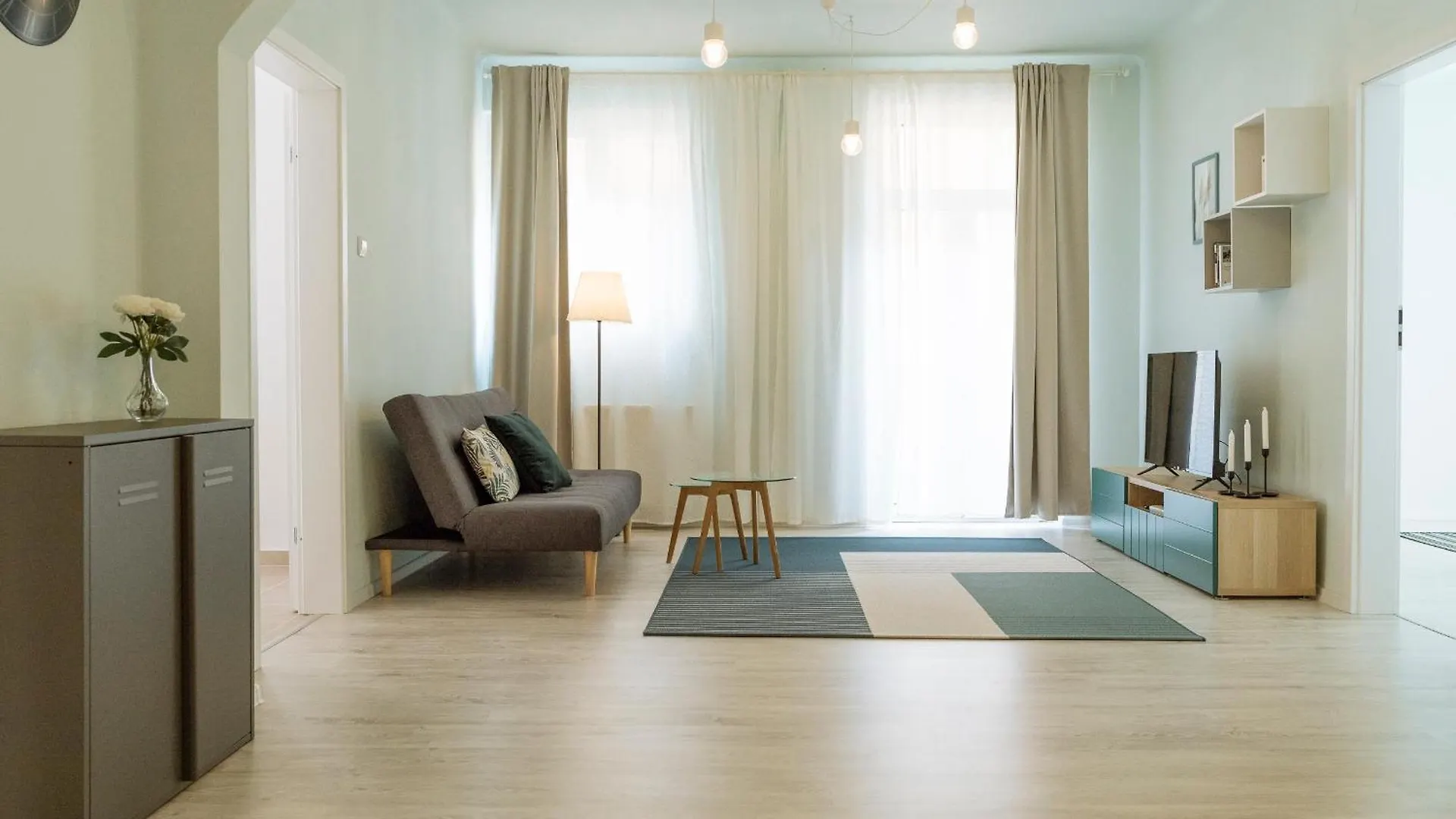 Spacious & Quiet - City Center - 2Br Apartment Bucharest Romania