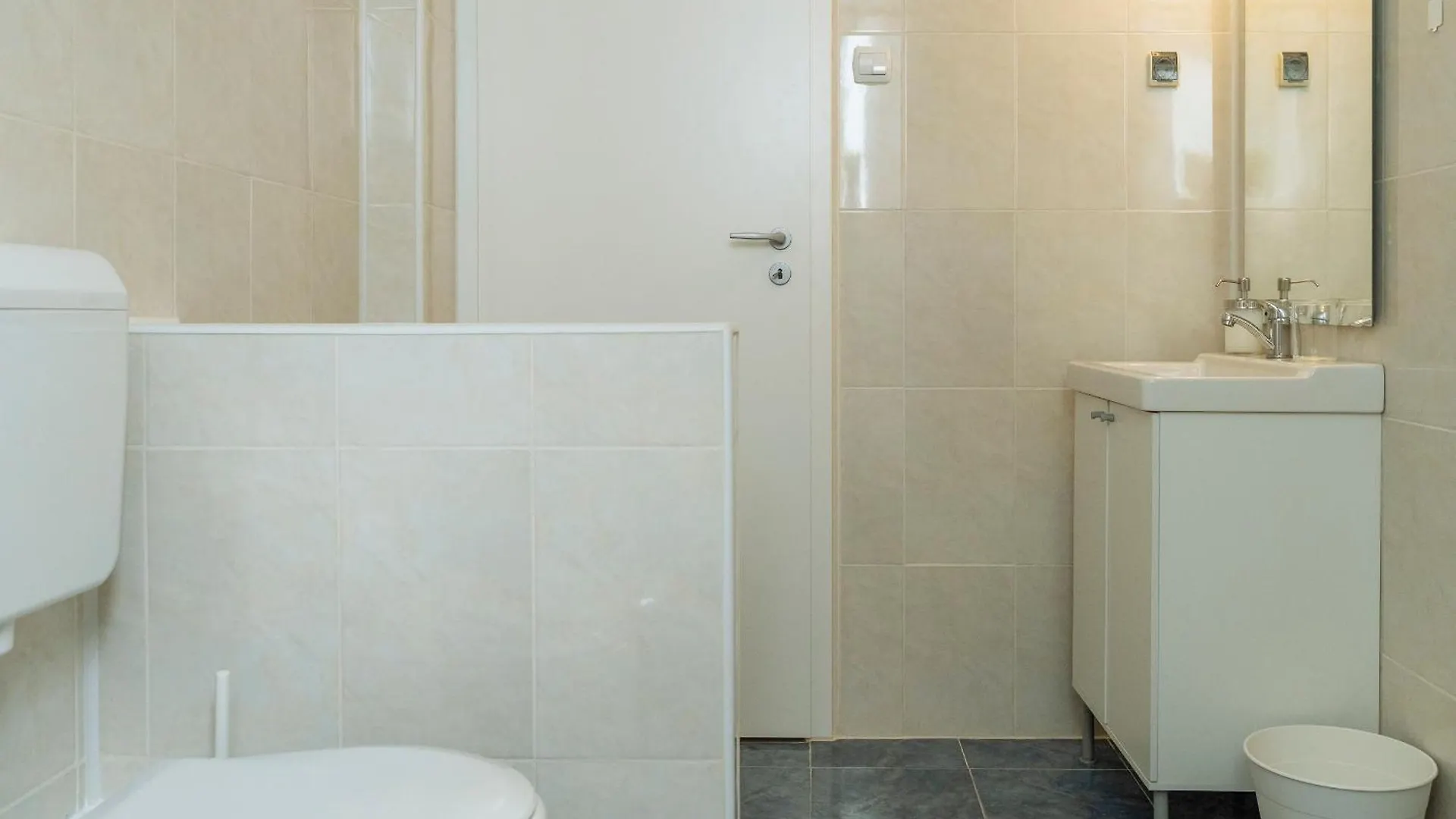 Spacious & Quiet - City Center - 2Br Apartment Bucharest 0*,  Romania