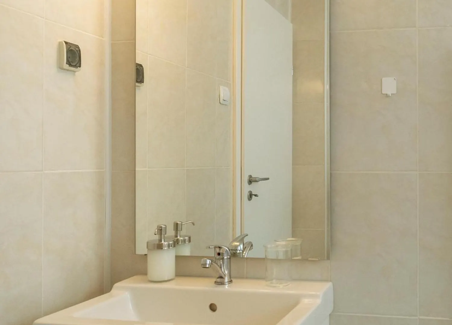 Spacious & Quiet - City Center - 2Br Apartment Bucharest