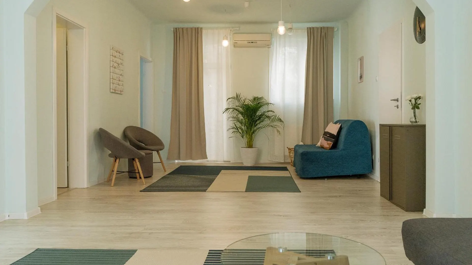 Spacious & Quiet - City Center - 2Br Apartment Bucharest