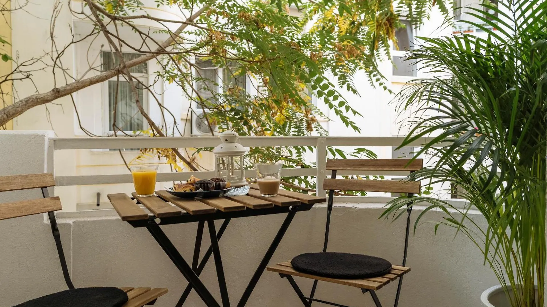 Spacious & Quiet - City Center - 2Br Apartment Bucharest Romania