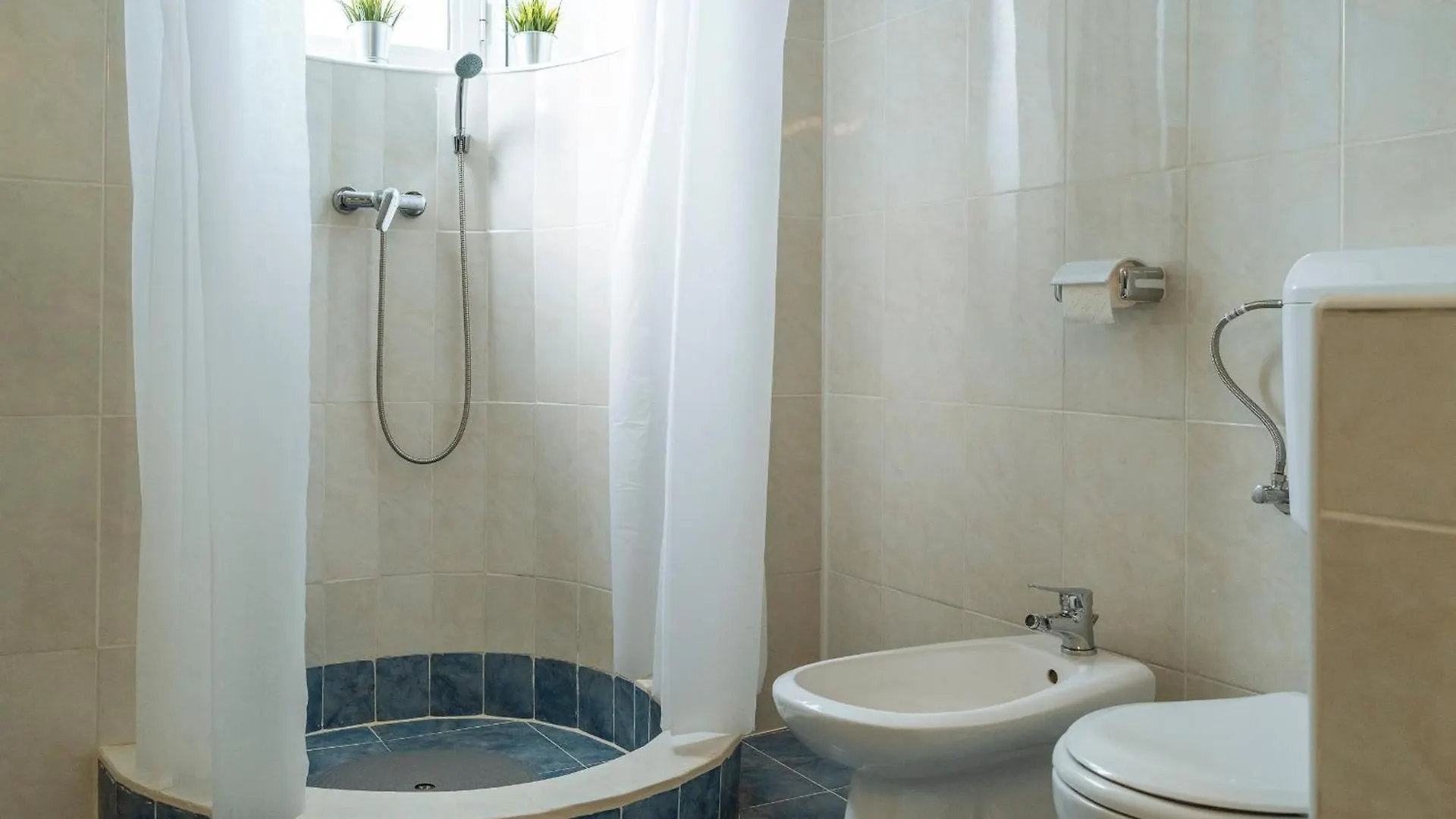 Spacious & Quiet - City Center - 2Br Apartment Bucharest Romania