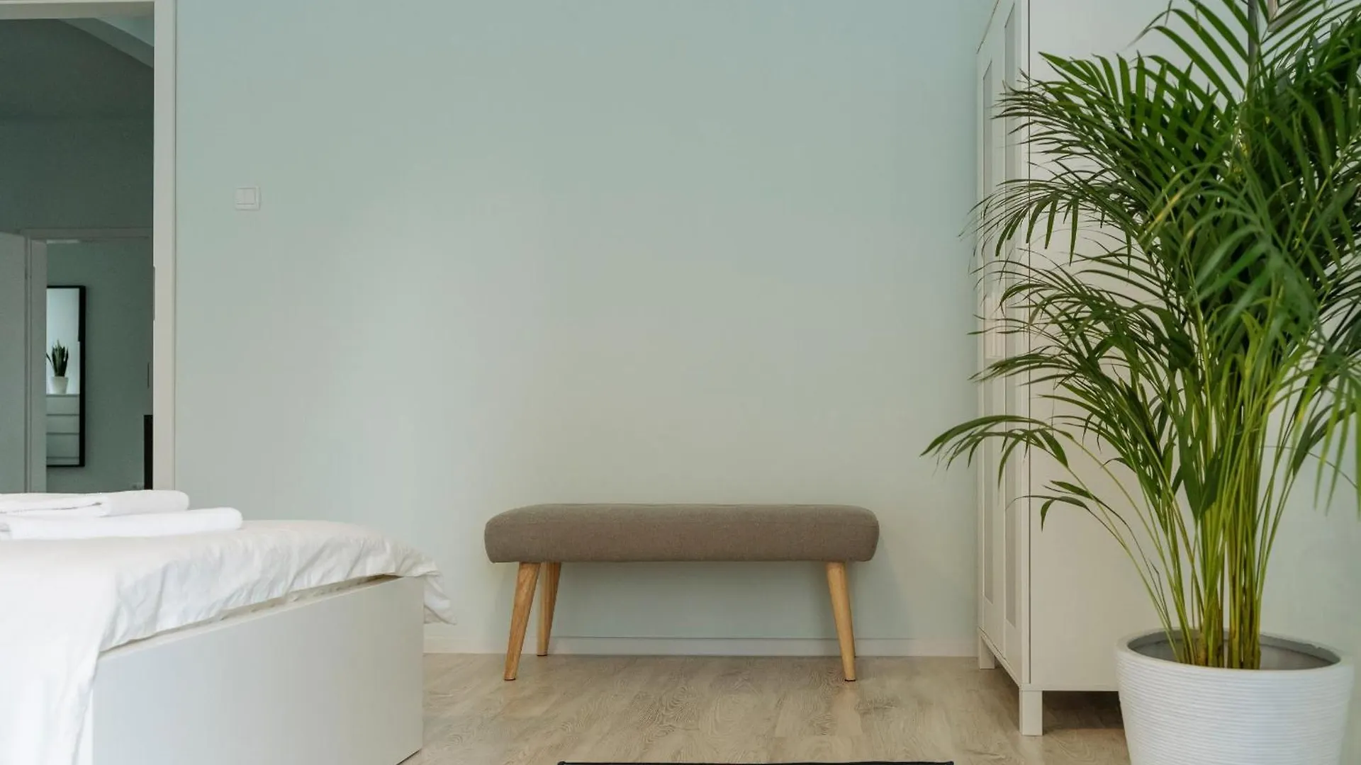 Spacious & Quiet - City Center - 2Br Apartment Bucharest