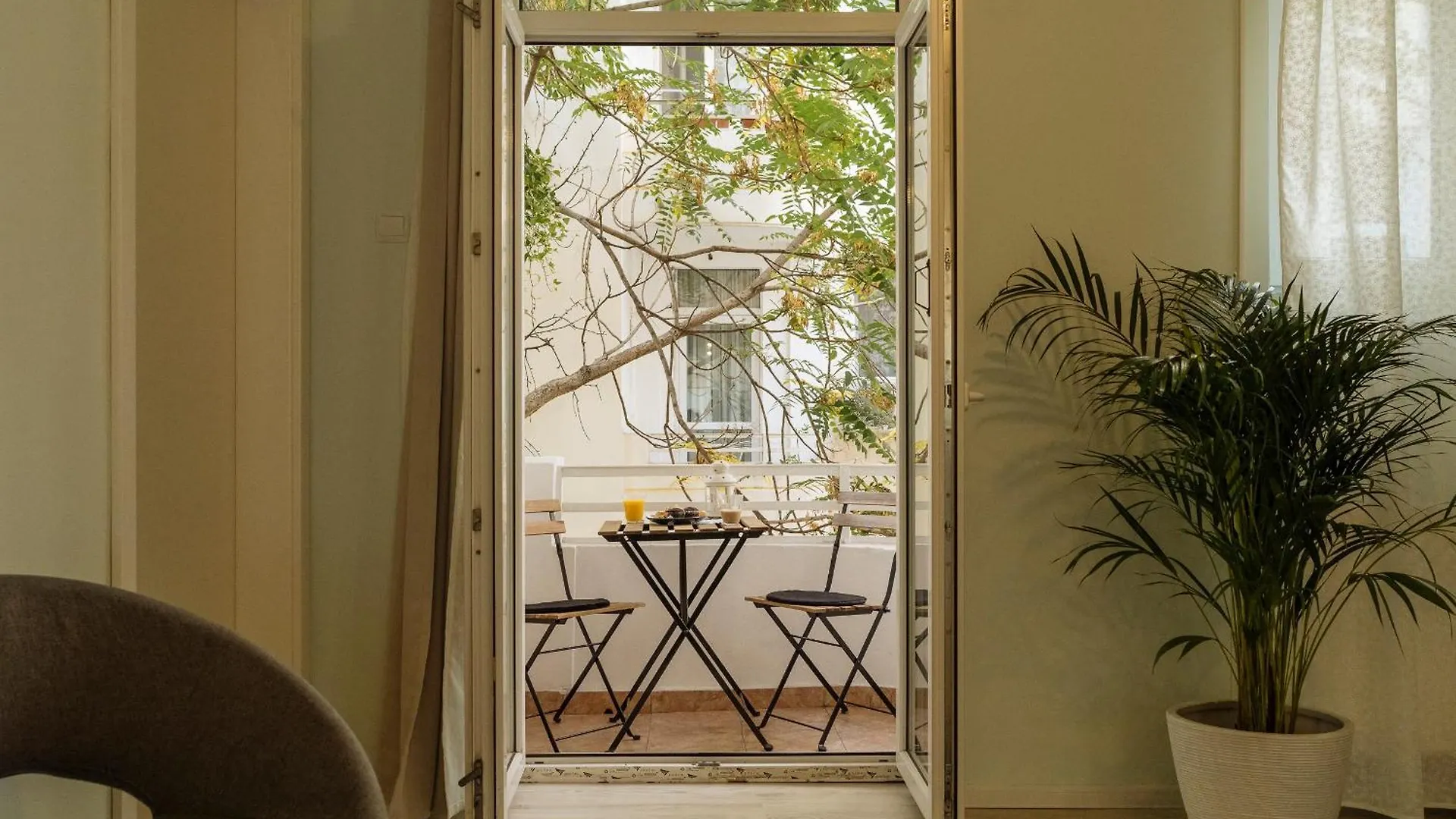 Spacious & Quiet - City Center - 2Br Apartment Bucharest Romania