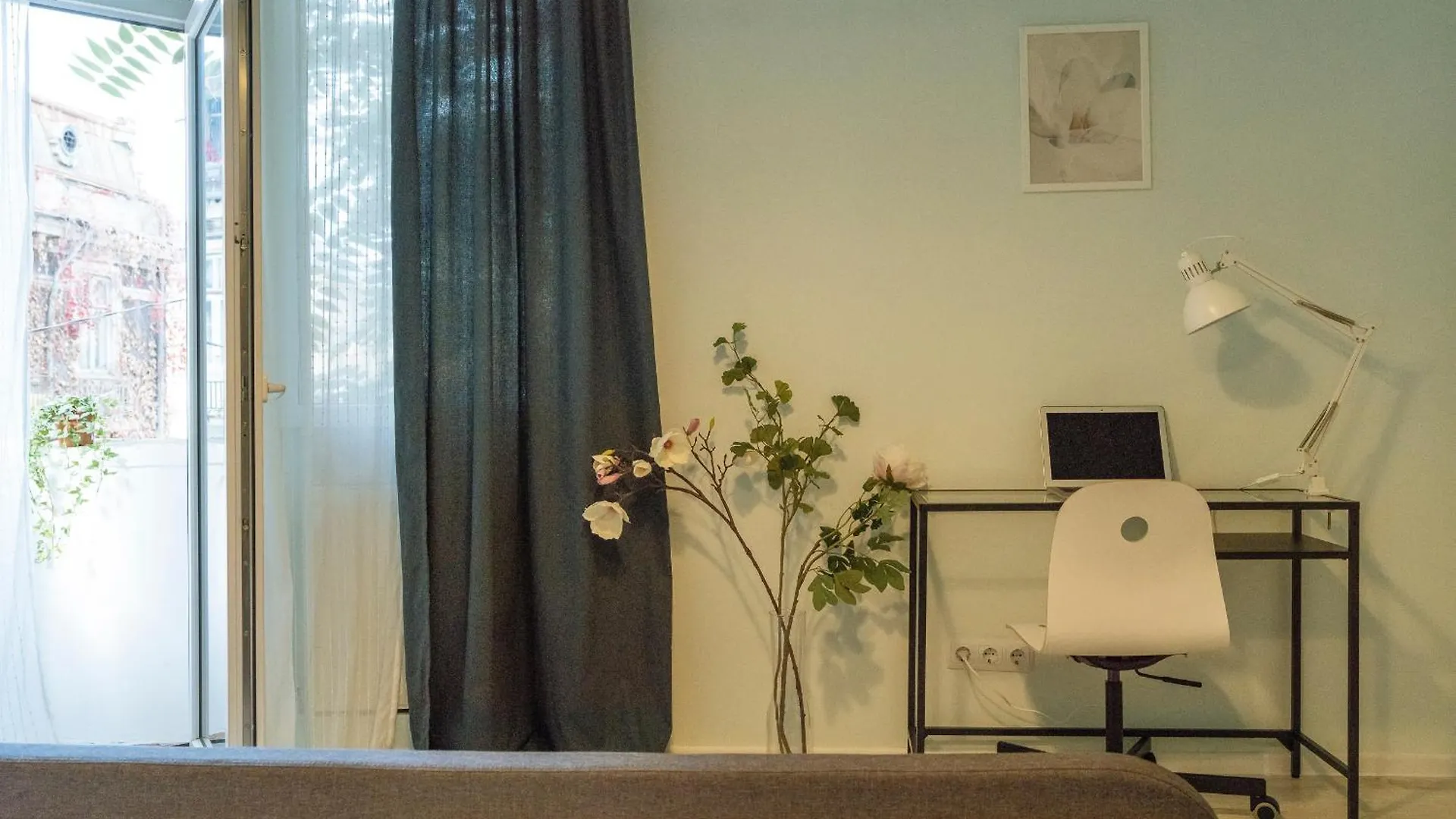 Spacious & Quiet - City Center - 2Br Apartment Bucharest