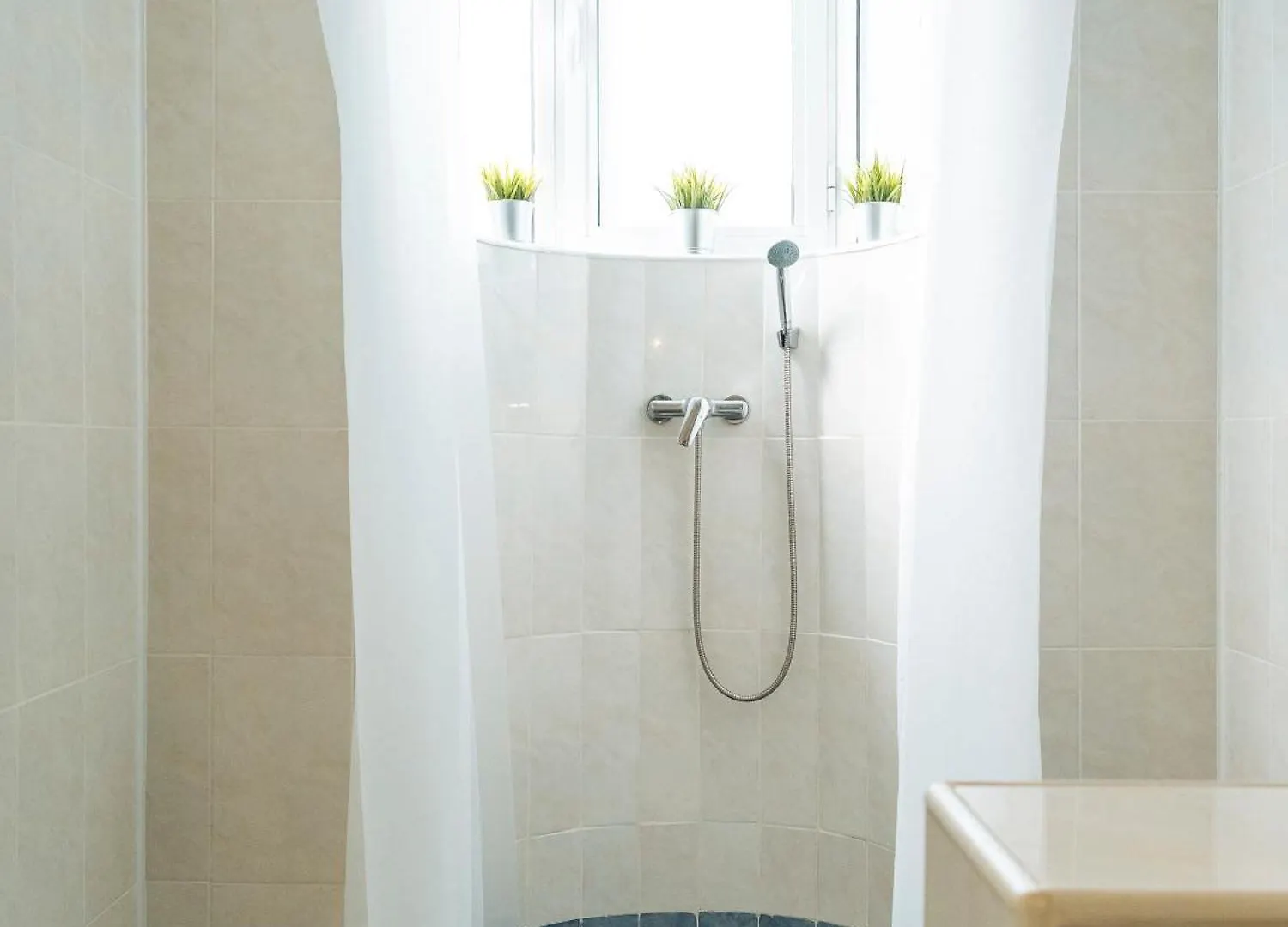 Spacious & Quiet - City Center - 2Br Apartment Bucharest